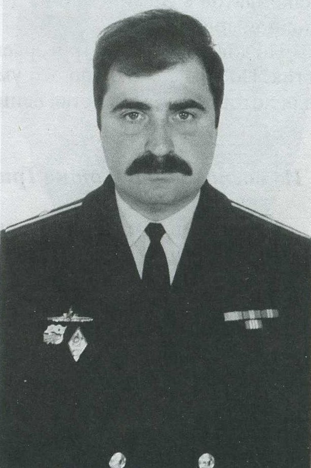 Скан из личной коллекции автора блога. / Старший помощник командира пла К-278 капитан 2 ранга Аванесов Олег Григорьевич. Родился в городе Ленинград. 20.05.1955 - 07.04.1989. Предан земле.