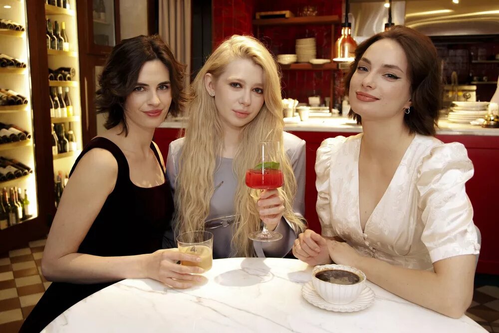 Елизавета Шакира, Анастасия Уколова, Маша Лисовая и их меню напитков в Uilliam's📷
