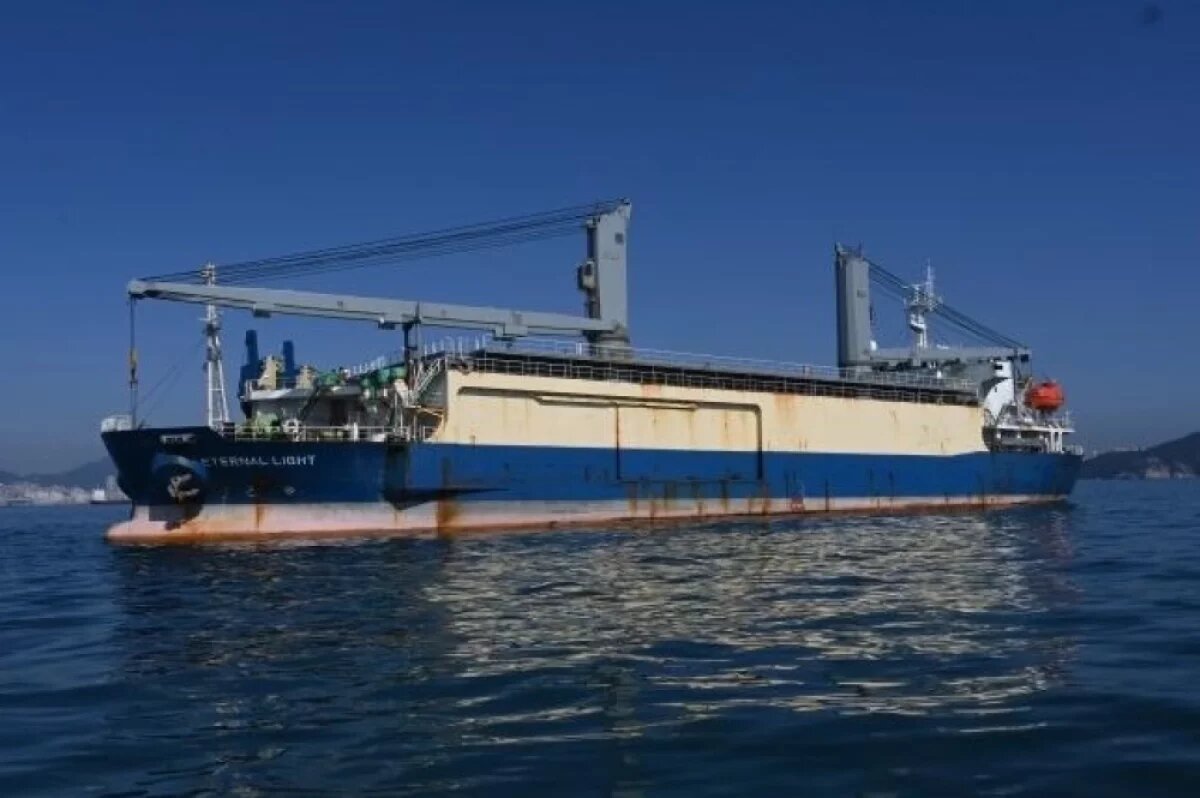    Арестовано иностранное судно Eternal Light на рейде Владивостока