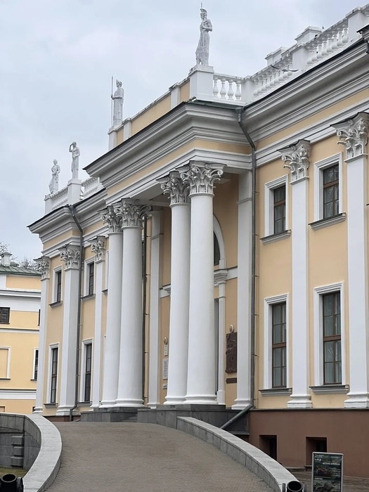 Дворец Румянцевых и Паскевичей — памятник архитектуры XVIII—XIX веков, главная достопримечательность города Гомеля.