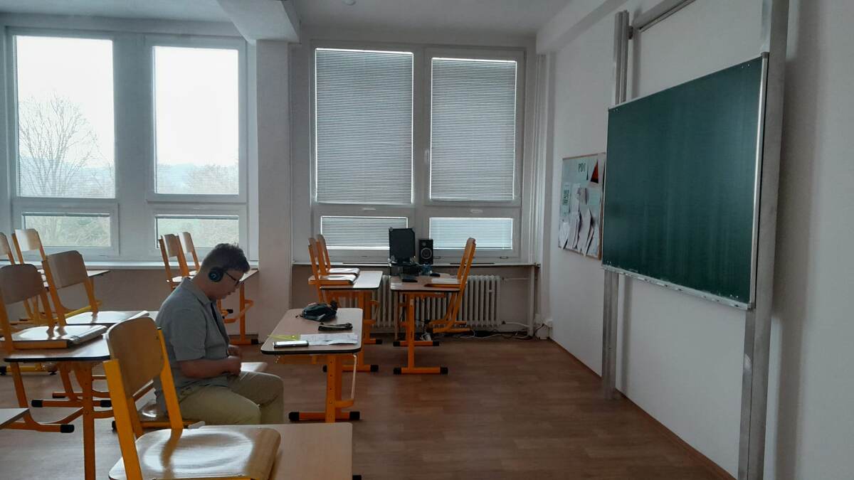 фото мужа: Миша сидит и ждет начала