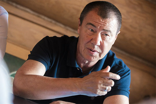    Марат Кабаев, отец знаменитых сестёр, был профессиональным спортсменом.