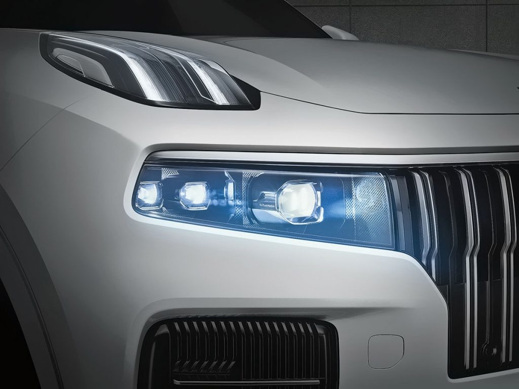 Матричные фары отлично освещают дорогу, ночью не допуская ослепления других машин.