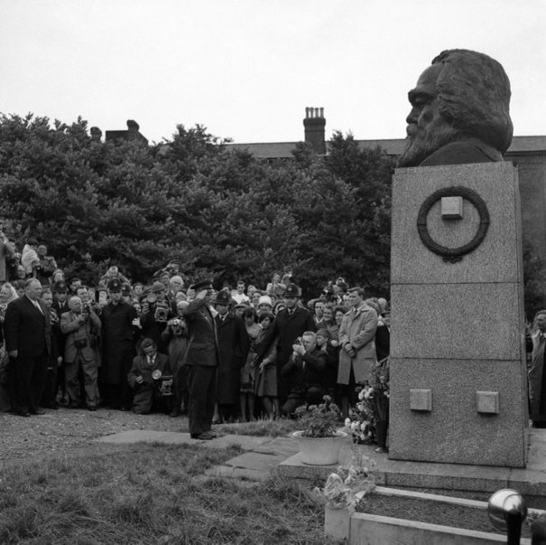 Юрий Гагарин на могиле Карла Маркса. Фото из открытых источников.