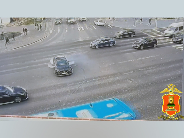 Один из эпизодов дрифта, зафиксированных камерой на Тверском проспекте