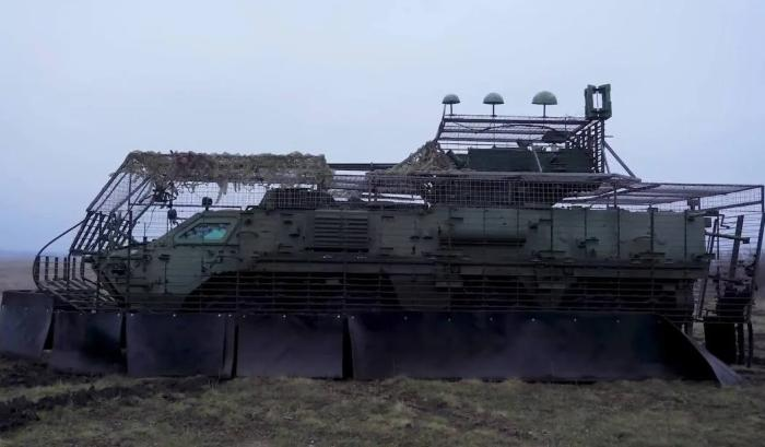 Довольно редкий БТР-4Е «Буцефал» с антидроновой защитой по кругу и системами РЭБ НГУ, весна 2026 года, источник сообщество Военный Осведомитель в мессенджере МАХ