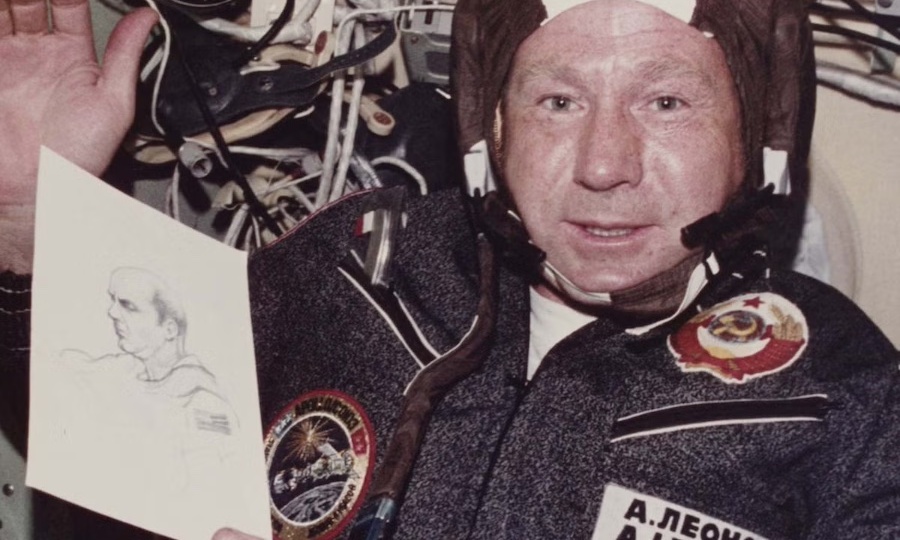 «Человек вышел в космическое пространство»