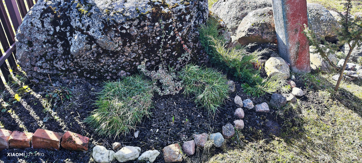 Горка из камней с участка.