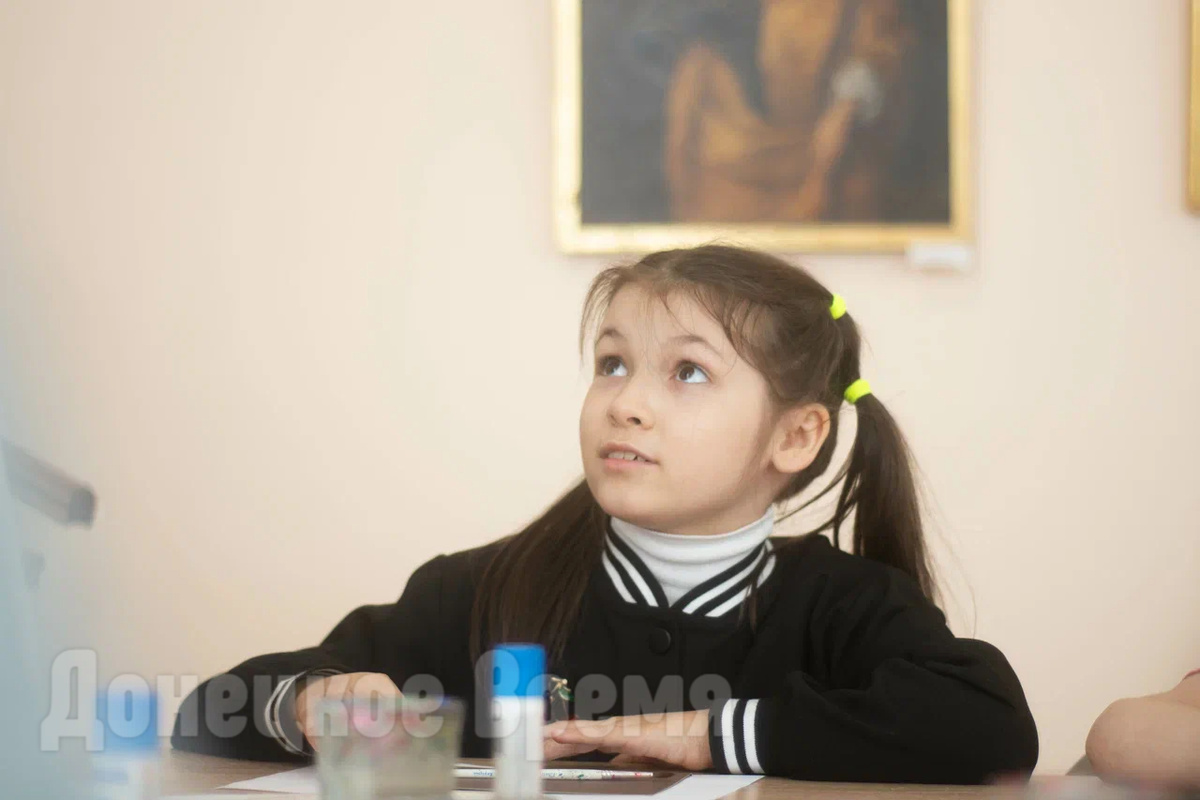 Участники создавали собственные вселенные в технике кляксографии/Фото: Давид Худжец