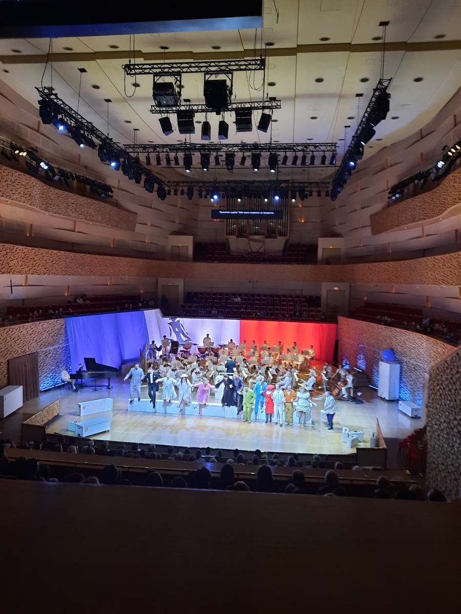 Постановка  оперы Россини "Путешествие в Реймс" 