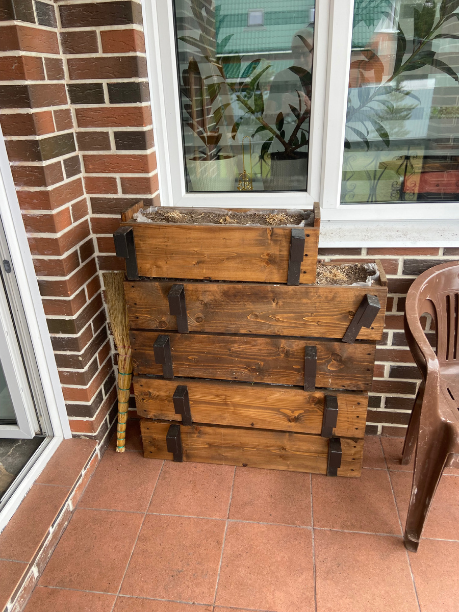 Балконные ящики всю зиму покоятся на балконе 🙃