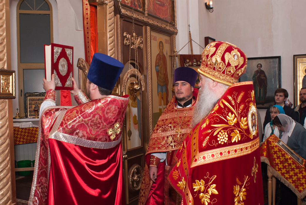А это моя фото на Пасху в храме с разрешения и благословения