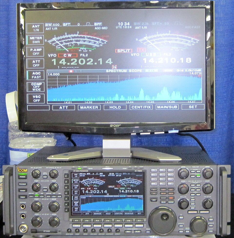 Трансивер Icom IC-7800  Фото: Википедия