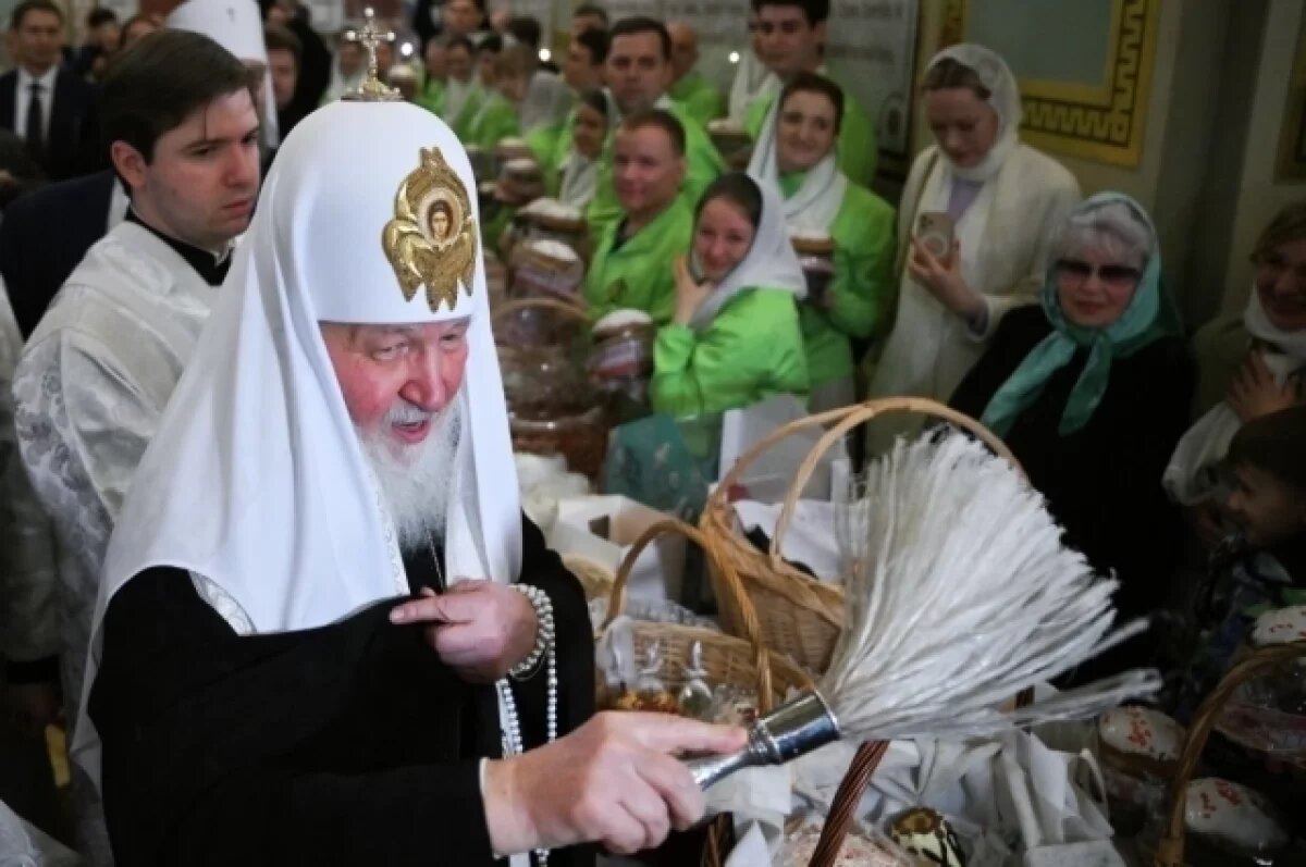    Патриарх Кирилл освятил пасхальные куличи