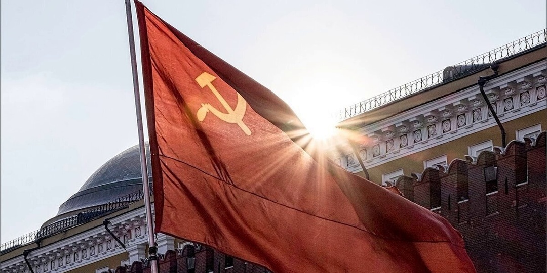 18 апреля — начало истории советского флага