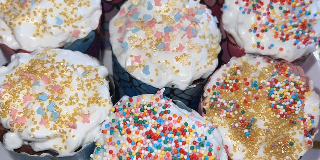 Творожный кулич с белковой глазурью