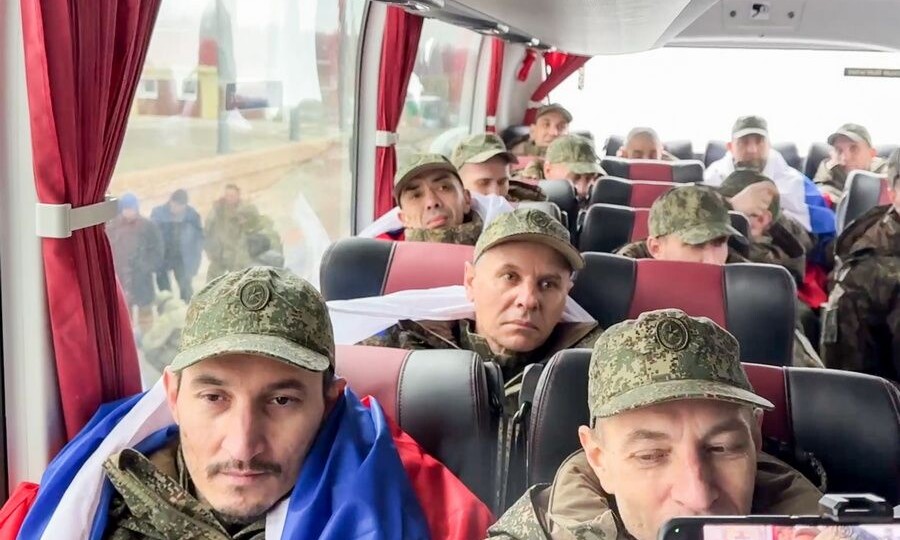 МО: вернувшиеся из плена российские военные находятся на территории Белоруссии