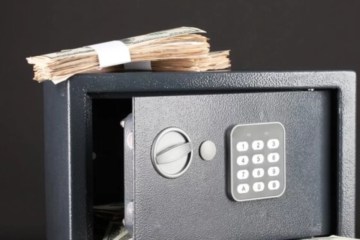    В Хабаровске студент отдал мошенникам 3,2 млн рублей из семейного сейфа