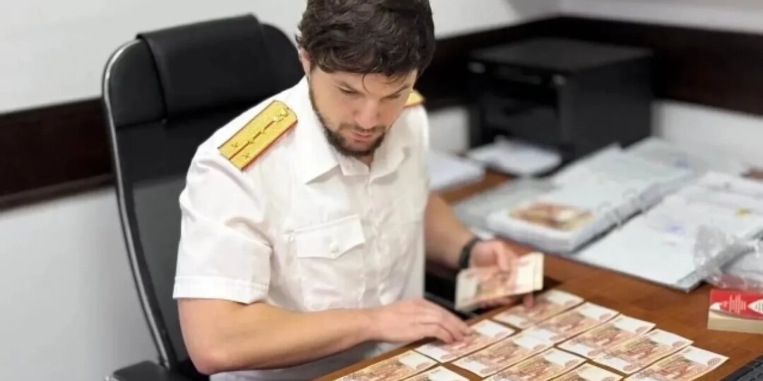 Экс-чиновник Дагестана попался на взятках в 3 млн при строительстве школы