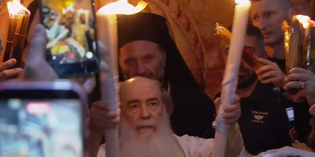 Чудо случилось! Благодатный огонь сошел!