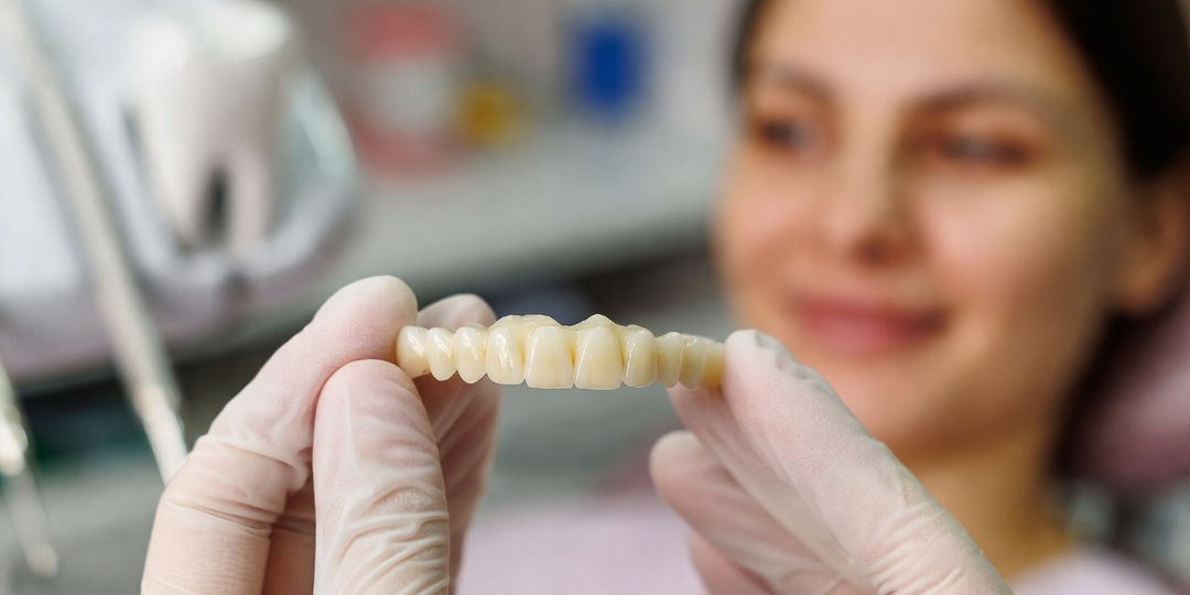 «Коронки, которые не стыдно показать даже селфи-камерой»: почему диоксид циркония — это король современных коронок