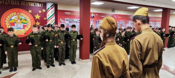    Митинг в память о жертвах блокады Ленинграда в Кадетской школе №82. Фото: архив поискового отряда «Кадет»