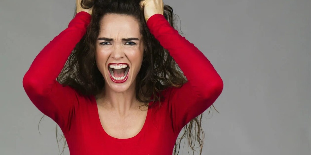 Агрессия: Враг или Неизбежность? Как Женщине Найти Баланс в Мире, Где Сила Часто Означает Жестокость.