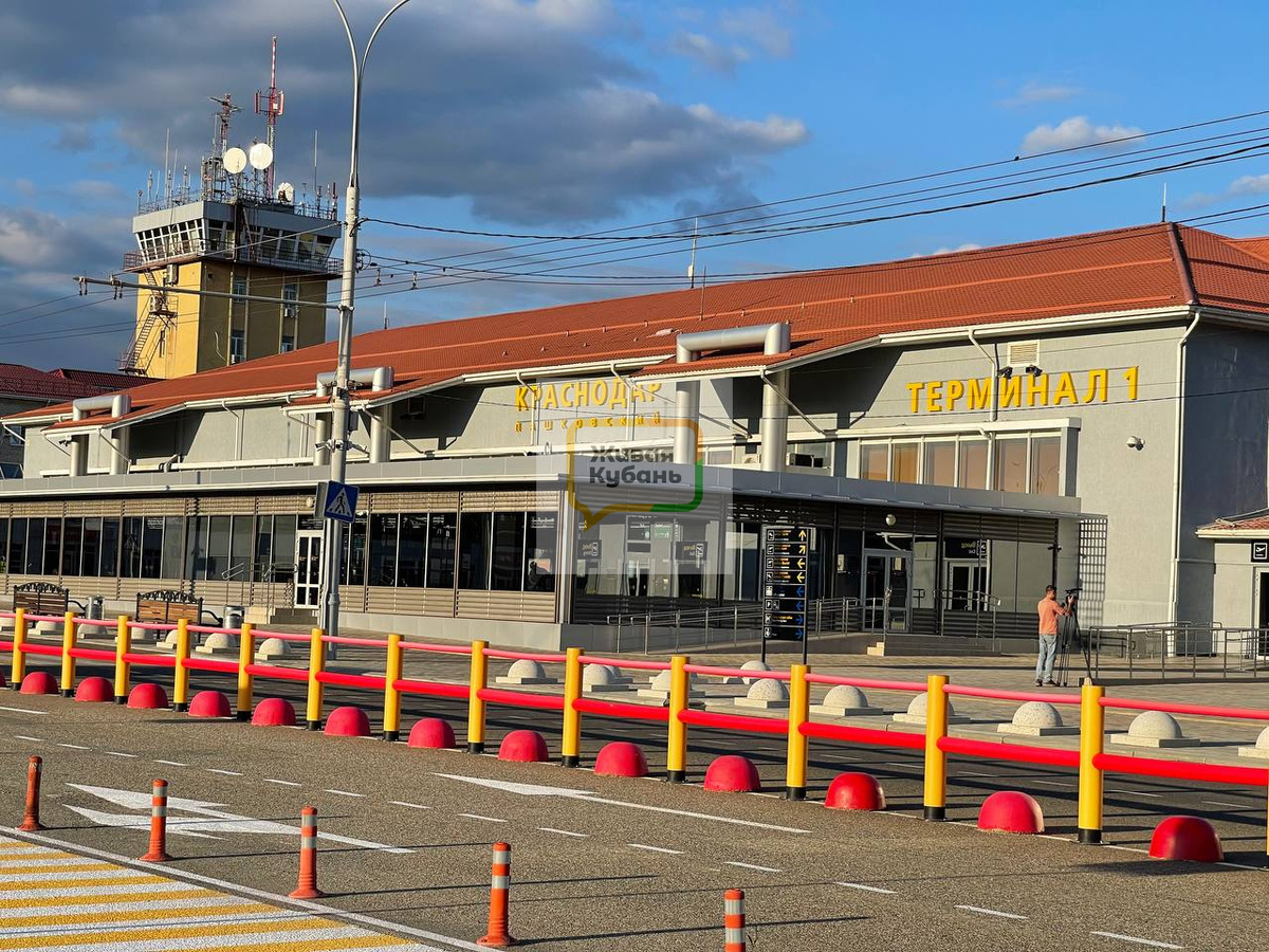 Краснодарский аэропорт. Источник: https://www.livekuban.ru/sites/default/files/inline-images/photo_5339192941262014127_y%20%281%29.jpg