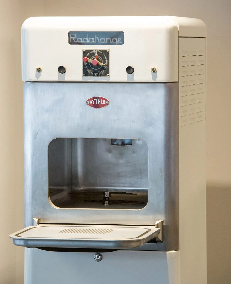 Raytheon в 1947 году