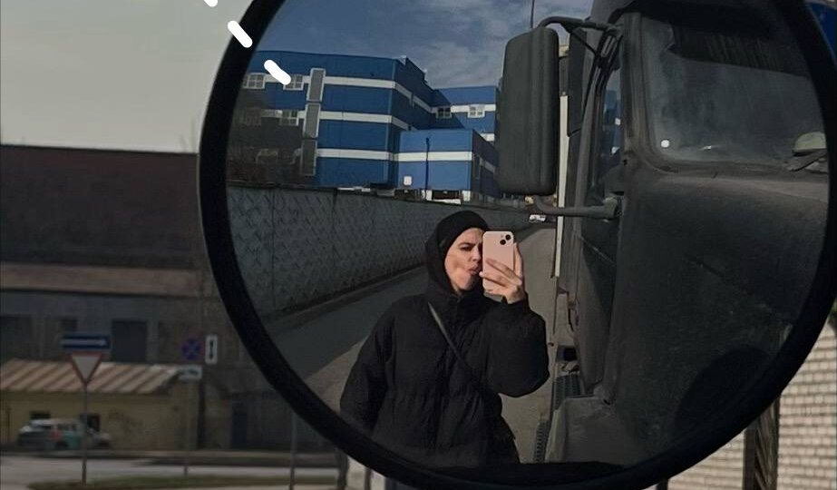 Я давно не веду ни одну свою соцсеть, перестала записывать подкасты (сейчас выходят последние отснятые ролики