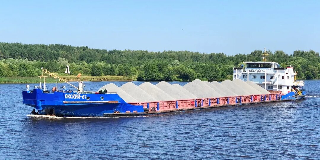 Сухогруз «Окский-67» в движении