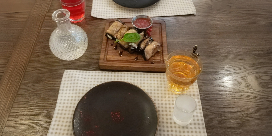 Пятничный ужин вместо пропущенного обеда в мясном грузинском ресторане "Барашка на Гранате" на 2 этаже "Дома Книги"