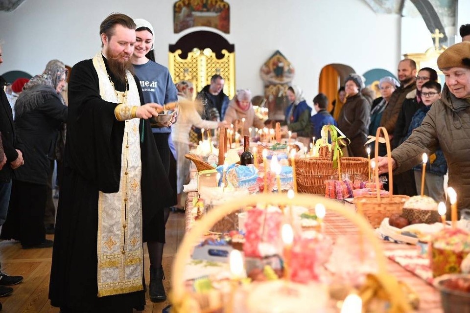    Куличи и яйца освятили в Петербурге. Алексей БУЛАТОВ