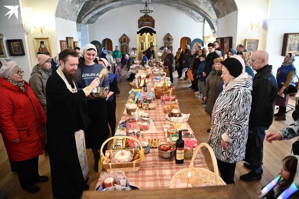    В Северной столице готовятся к пасхальной службе. Алексей БУЛАТОВ