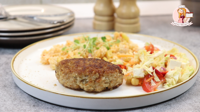 Не знала, куда использовать остатки пекинской капусты – приготовила котлеты и не пожалела!