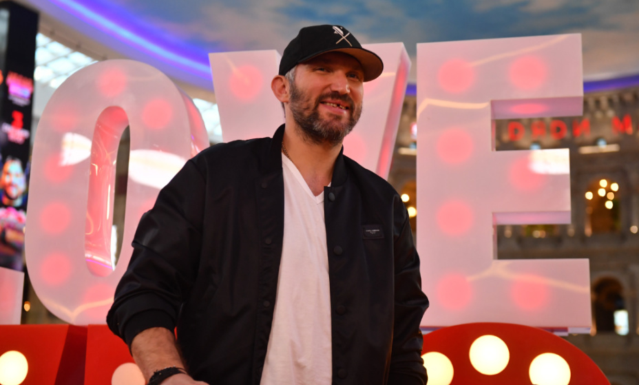    Moscow. The Russian hockey player, the three-time world champion Alexander Ovechkin at a ceremony of signing of a personalized star for Chempionov VEGAS Avenue.