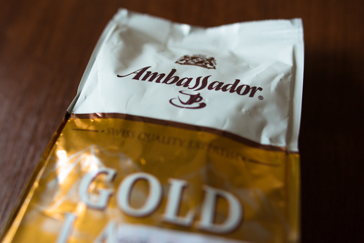 Пачка кофе Ambassador Gold label