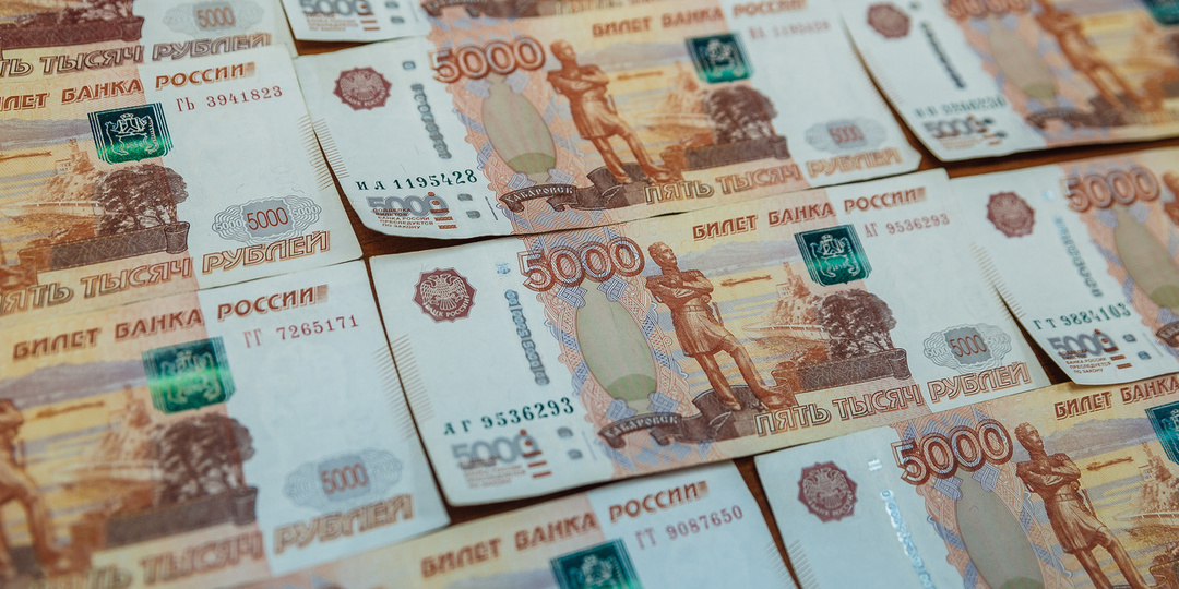 В Хабаровске мужчину заставили заплатить 360 тысяч за свет в доме