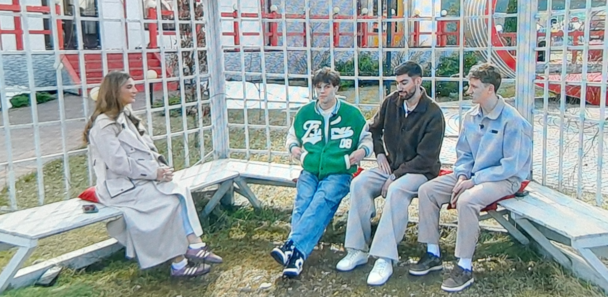 Яна Фиткевич и одиночки (фото из эфира на «Okko»)