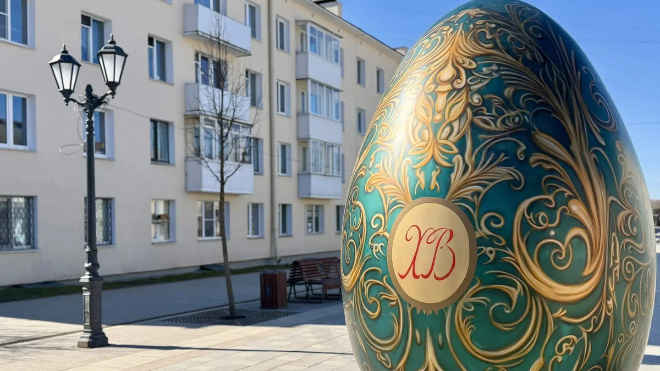 Фото: https://www.mk-lenobl.ru/social/2026/04/09/centr-gatchiny-ukrasili-ogromnymi-paskhalnymi-yaycami.html