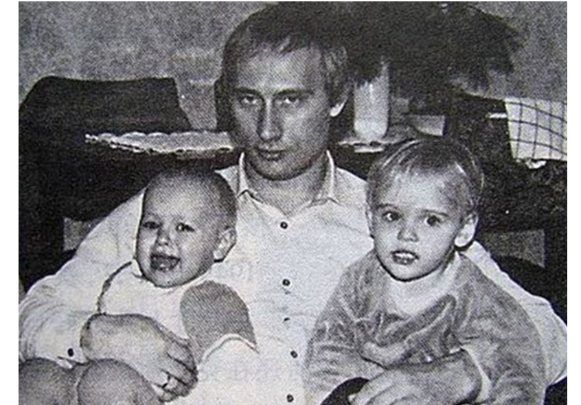 Мария - справа 