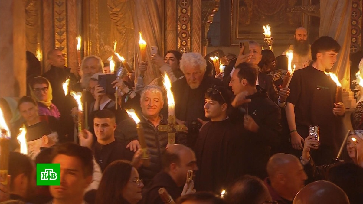    Благодатный огонь отправили в Россию