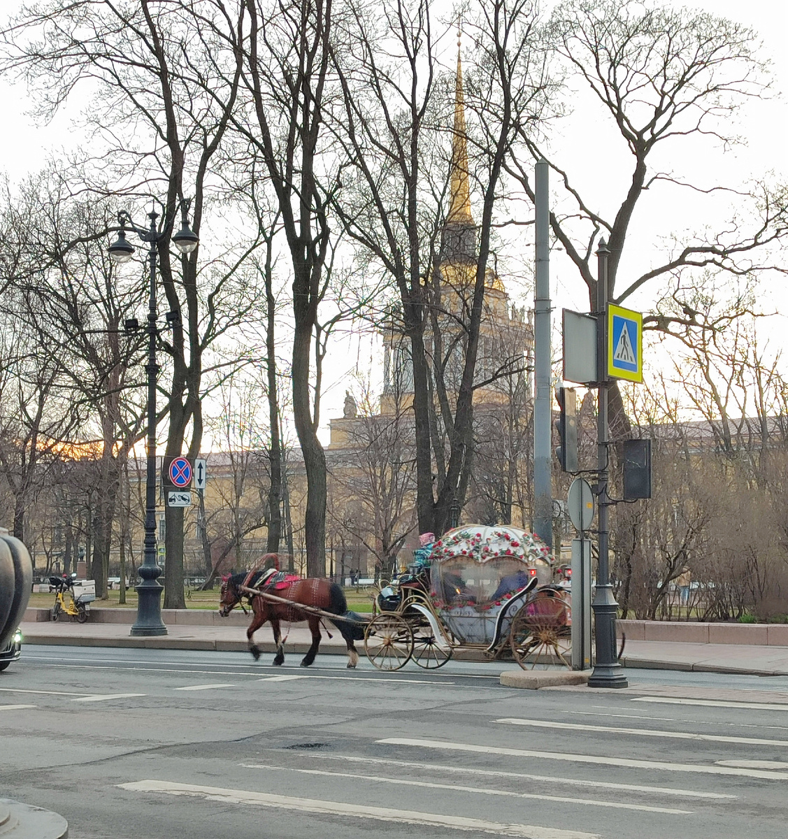 На улицах Петербурга.