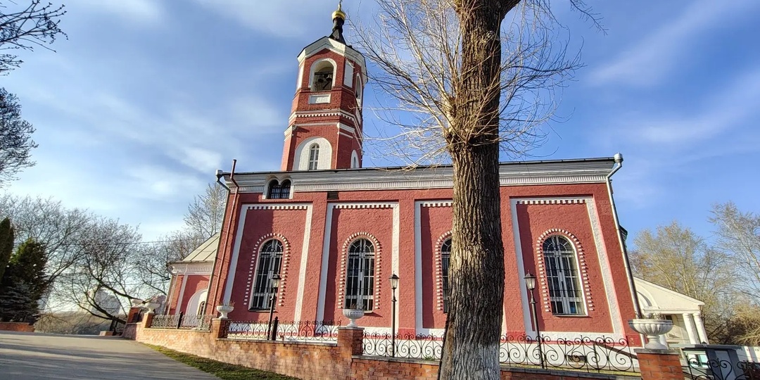 Троицкий храм в бывшем селе Борисове. Колокол-гигант, сельский клуб на месте часовни и живая история на юге Москвы