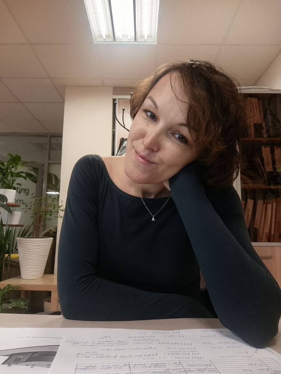 А это я в офисе на новой работе. 