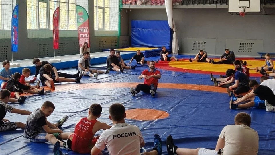   Олимпийский чемпион провел мастер-класс для юных запорожских борцов Денис ДОРОФЕЕВ