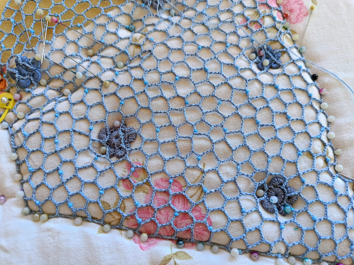 Связала кусочек за день.