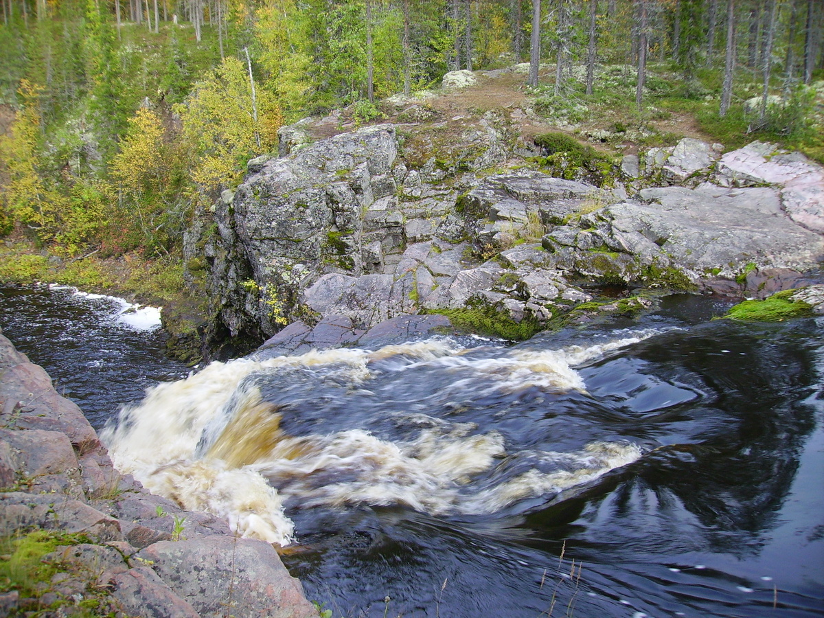 Фото автора (Как похоже течение воды на стремительный поток горя).