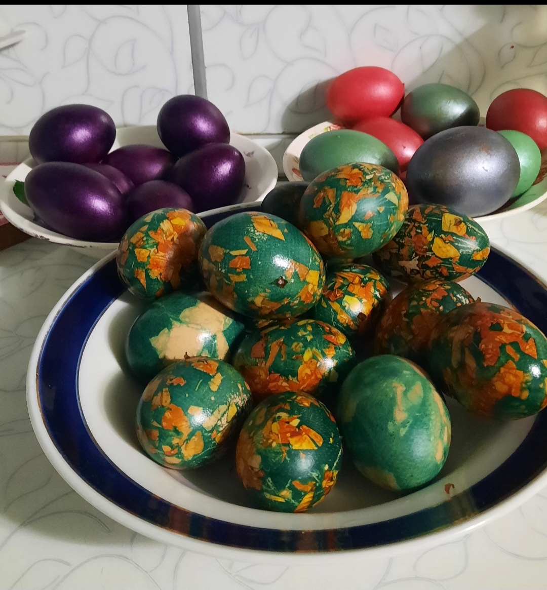 У сестры такие красивые яйца 