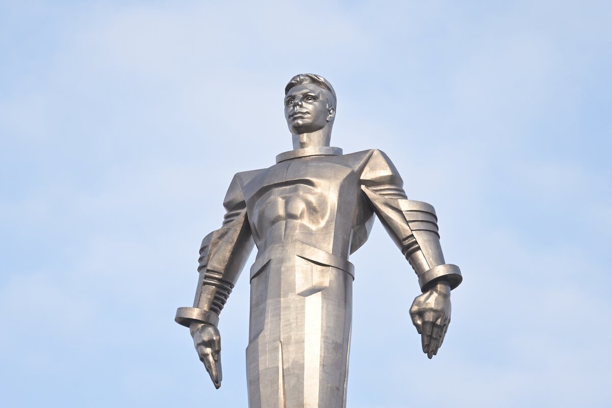 Памятник первому космонавту в Москве